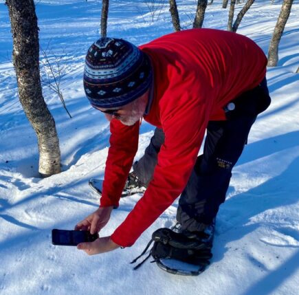 A participant in a Wild Lab Projects tour group collects photo data for the FOOTPRINTs project.